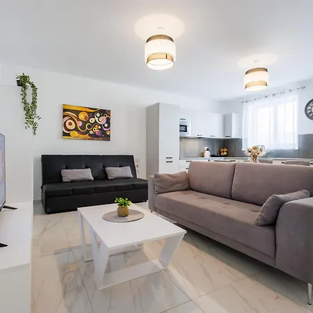 Апартаменты Sliema B20 - 5 Mins Walk To Valletta Ferry - Shopping Mall And Bay Sleeps 8 By Quicktrips Gzira