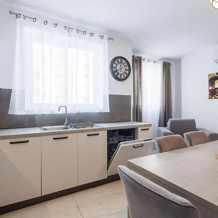 Sliema B20 - 5 Mins Walk To Valletta Ferry - Shopping Mall And Bay Sleeps 8 By Quicktrips Апартаменты *