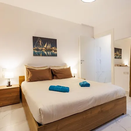 Sliema B20 - 5 Mins Walk To Valletta Ferry - Shopping Mall And Bay Sleeps 8 By Quicktrips