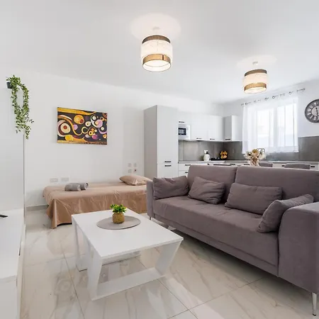 Daire Sliema B20 - 5 Mins Walk To Valletta Ferry - Shopping Mall And Bay Sleeps 8 By Quicktrips Gzira