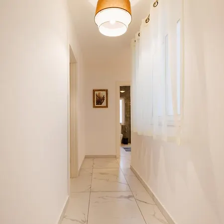 Sliema B20 - 5 Mins Walk To Valletta Ferry - Shopping Mall And Bay Sleeps 8 By Quicktrips Апартаменты