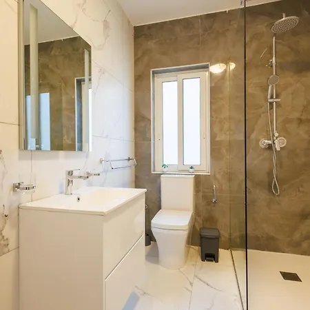 Sliema B20 - 5 Mins Walk To Valletta Ferry - Shopping Mall And Bay Sleeps 7 By Quicktrips *