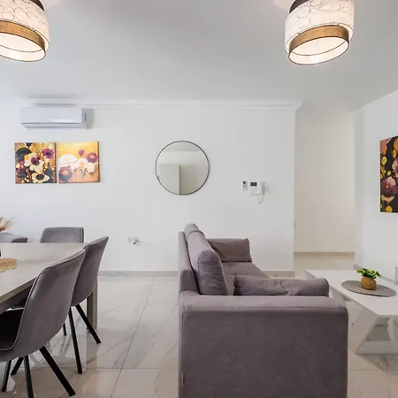 Sliema B20 - 5 Mins Walk To Valletta Ferry - Shopping Mall And Bay Sleeps 8 By Quicktrips Апартаменты Gzira