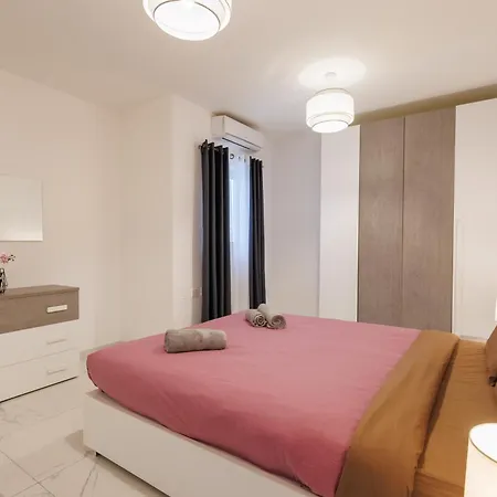 Sliema B20 - 5 Mins Walk To Valletta Ferry - Shopping Mall And Bay Sleeps 8 By Quicktrips *