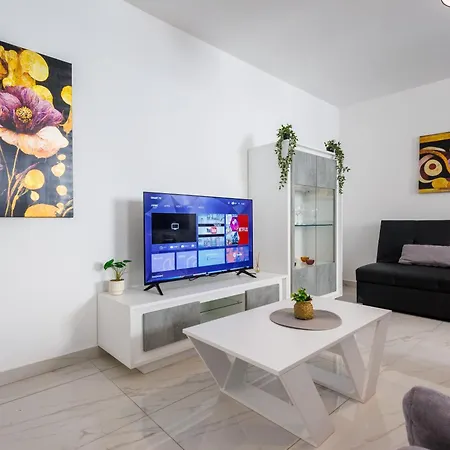 Sliema B20 - 5 Mins Walk To Valletta Ferry - Shopping Mall And Bay Sleeps 8 By Quicktrips Апартаменты Gzira