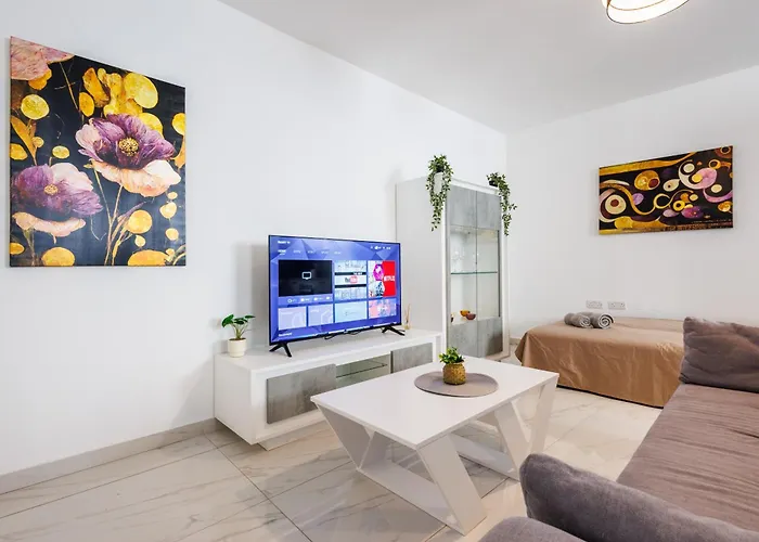 Sliema B20 - 5 Mins Walk To Valletta Ferry - Shopping Mall And Bay Sleeps 8 By Quicktrips * Gzira