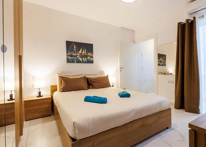 Sliema B20 - 5 Mins Walk To Valletta Ferry - Shopping Mall And Bay Sleeps 8 By Quicktrips