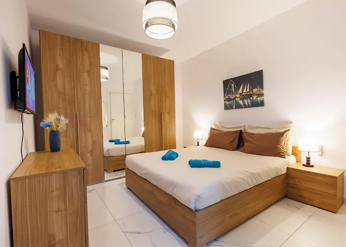 Sliema B20 - 5 Mins Walk To Valletta Ferry - Shopping Mall And Bay Sleeps 8 By Quicktrips