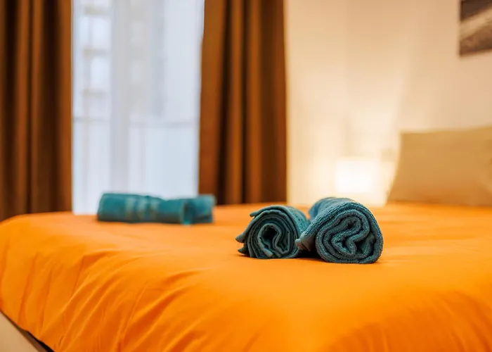 Sliema B20 - 5 Mins Walk To Valletta Ferry - Shopping Mall And Bay Sleeps 8 By Quicktrips شقة