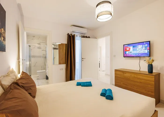 Sliema B20 - 5 Mins Walk To Valletta Ferry - Shopping Mall And Bay Sleeps 8 By Quicktrips شقة Gzira