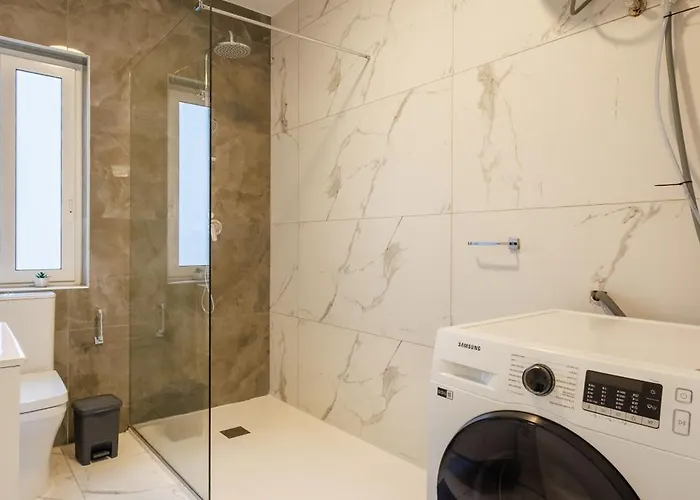 Daire Sliema B20 - 5 Mins Walk To Valletta Ferry - Shopping Mall And Bay Sleeps 8 By Quicktrips *